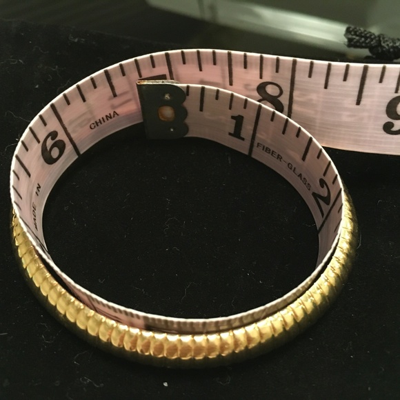 TIFFANY & CO. Rare Vintage 14k Yellow Gold Hinged Bangle Bracelet - Picture 9 of 16